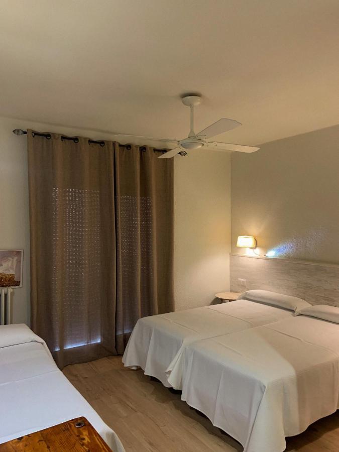 Los Hostalets de Llers Hotel & Restaurant Figueres Parc מראה חיצוני תמונה