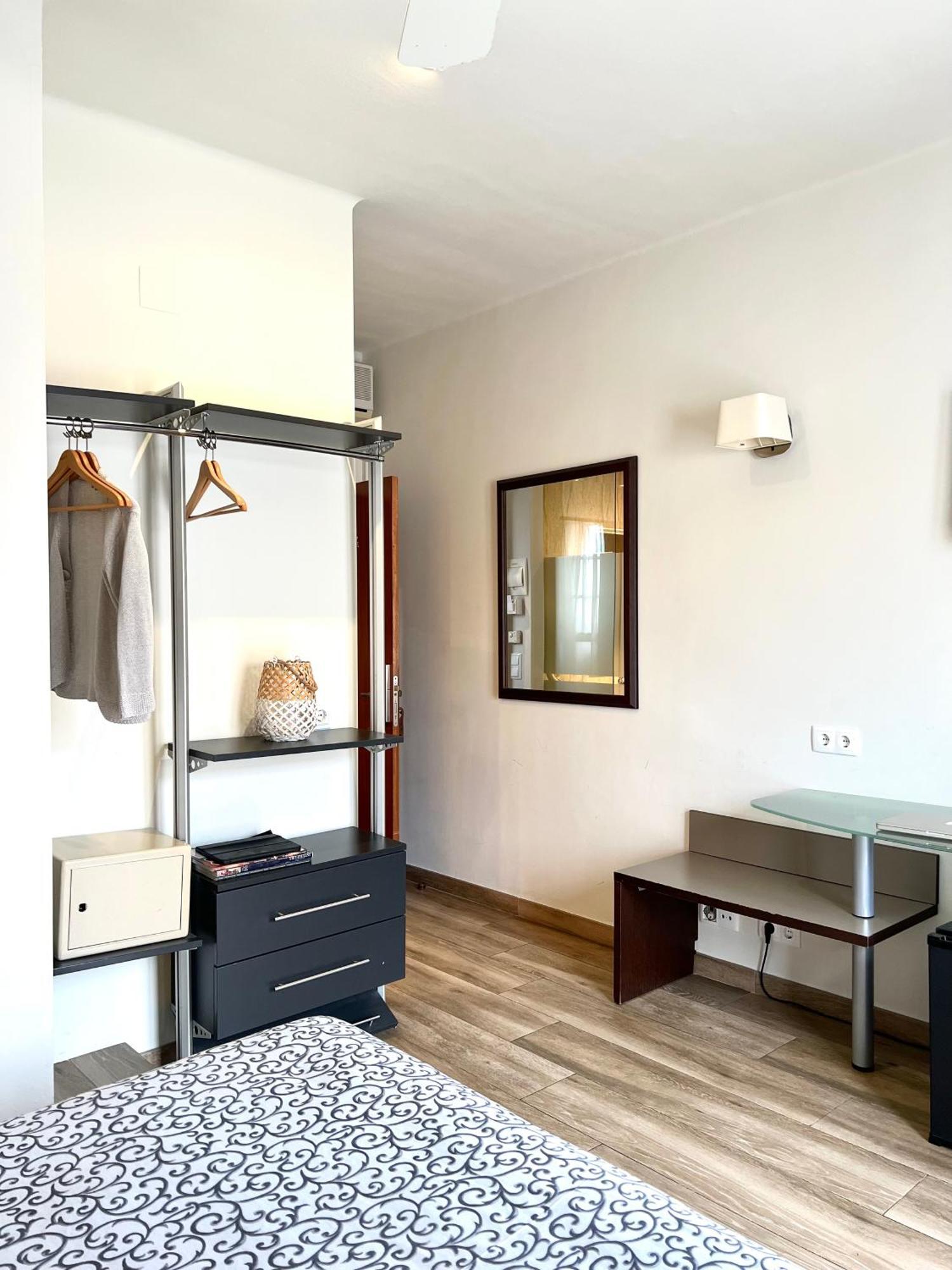 Los Hostalets de Llers Hotel & Restaurant Figueres Parc מראה חיצוני תמונה