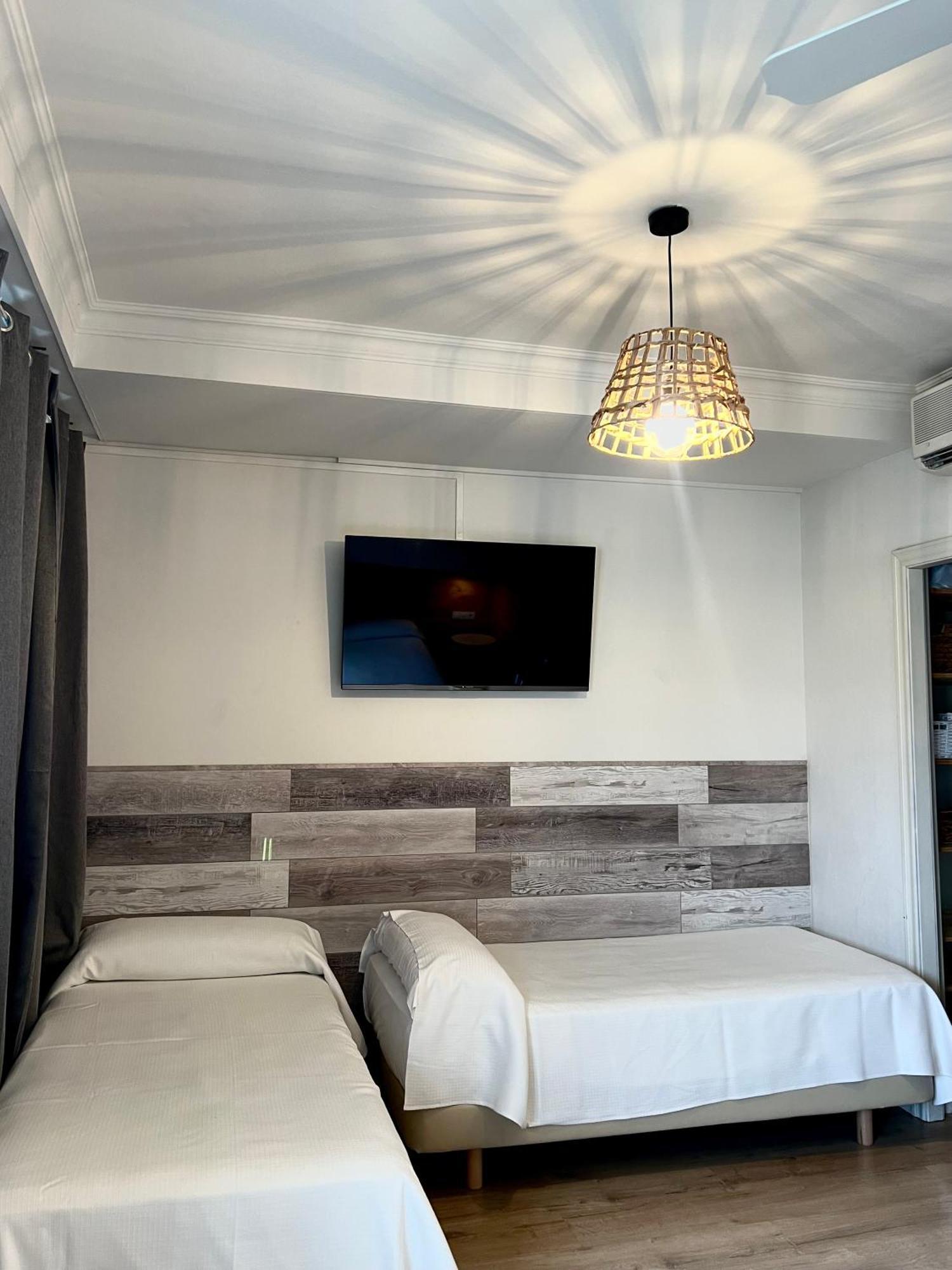 Los Hostalets de Llers Hotel & Restaurant Figueres Parc מראה חיצוני תמונה