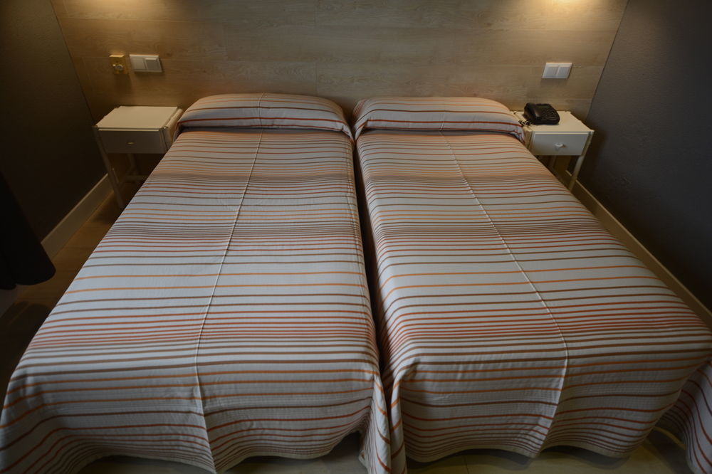 Los Hostalets de Llers Hotel & Restaurant Figueres Parc מראה חיצוני תמונה